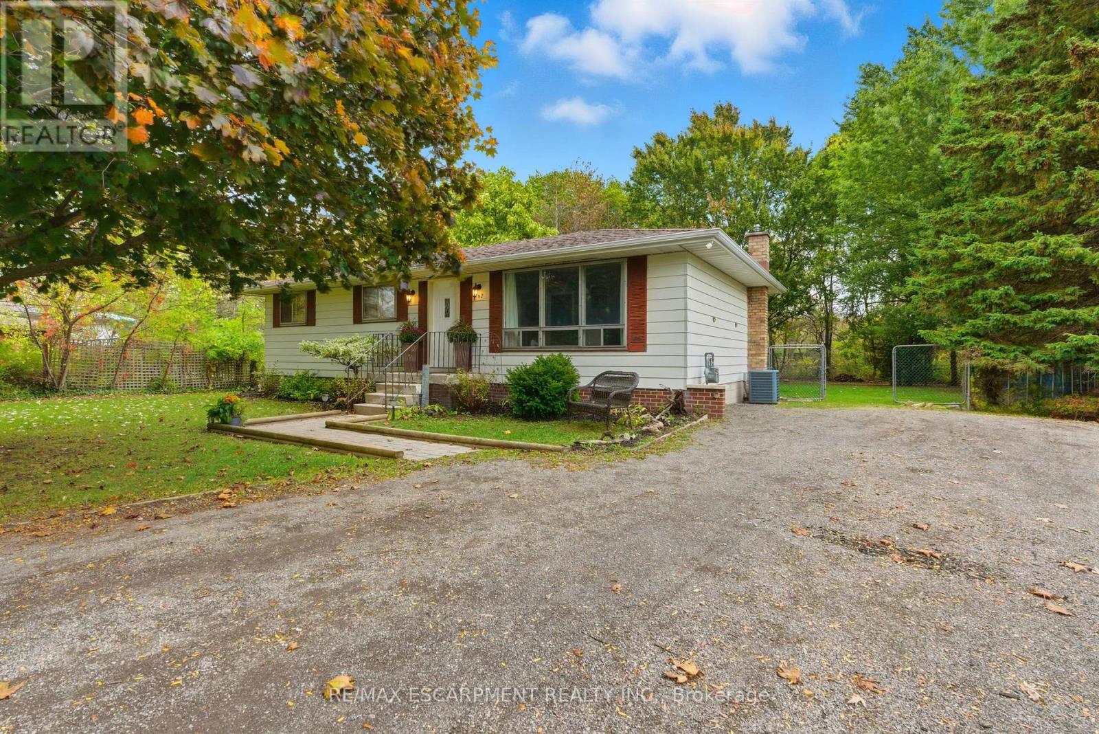 62 Oswego Park Road, Haldimand, Ontario  N1A 2W2 - Photo 9 - X12477118