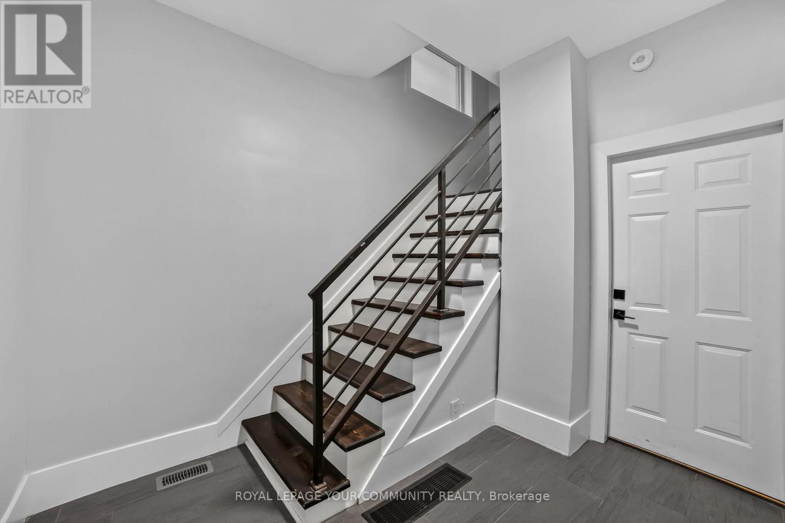 97 Garfield Avenue S, Hamilton, Ontario  L8M 2S3 - Photo 6 - X12477126