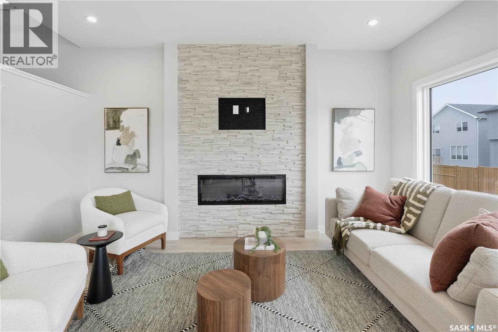 Property at 947 Traeger MANOR image 5