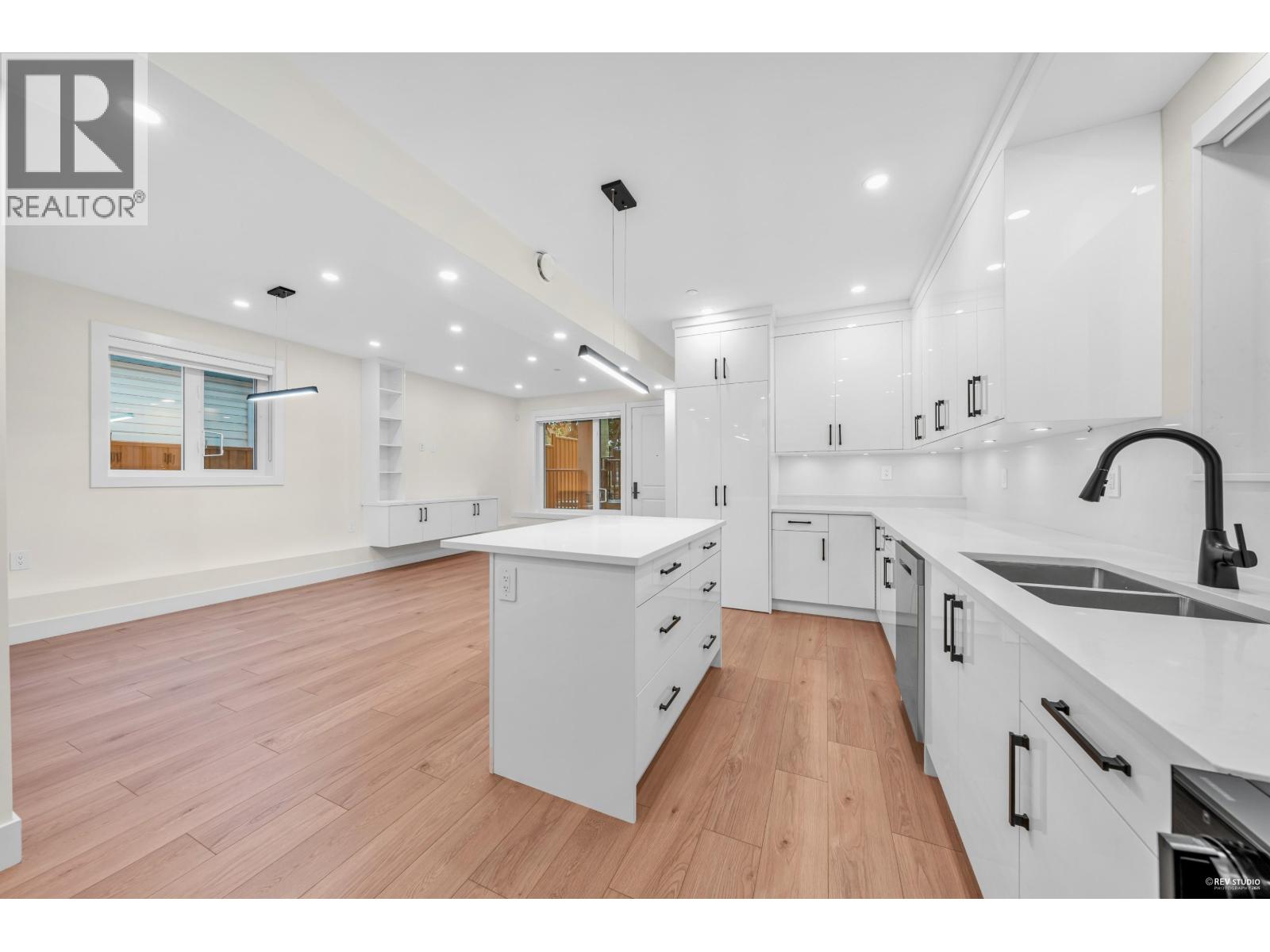 2 3090 Vanness Avenue, Vancouver, British Columbia  V5R 5A1 - Photo 3 - R3061120