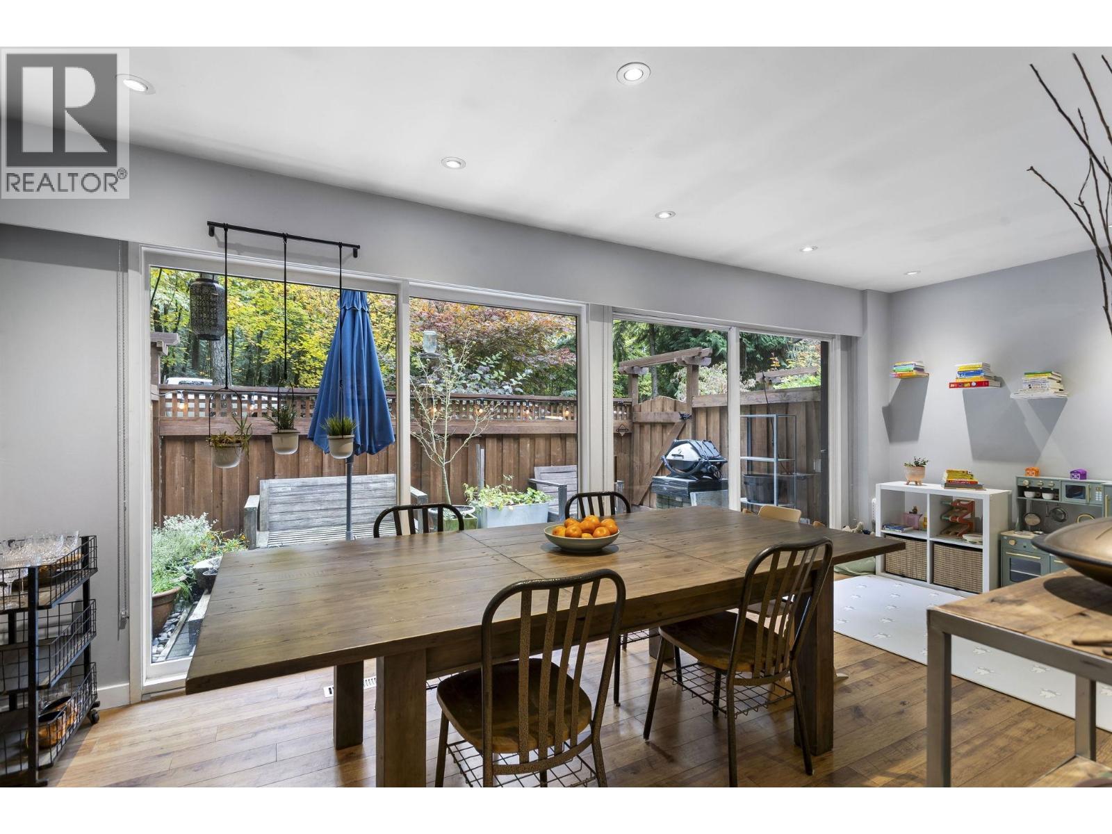 8904 Centaurus Circle, Burnaby, British Columbia  V3J 1C1 - Photo 3 - R3061137