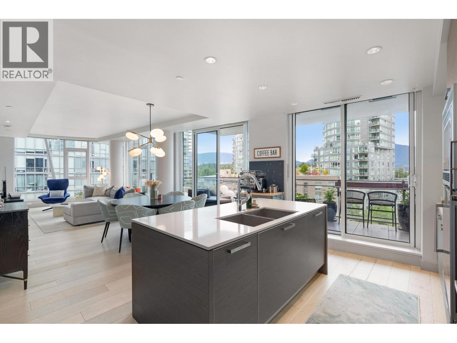 601 1499 W Pender Street, Vancouver, British Columbia  V6G 0A7 - Photo 2 - R3061142