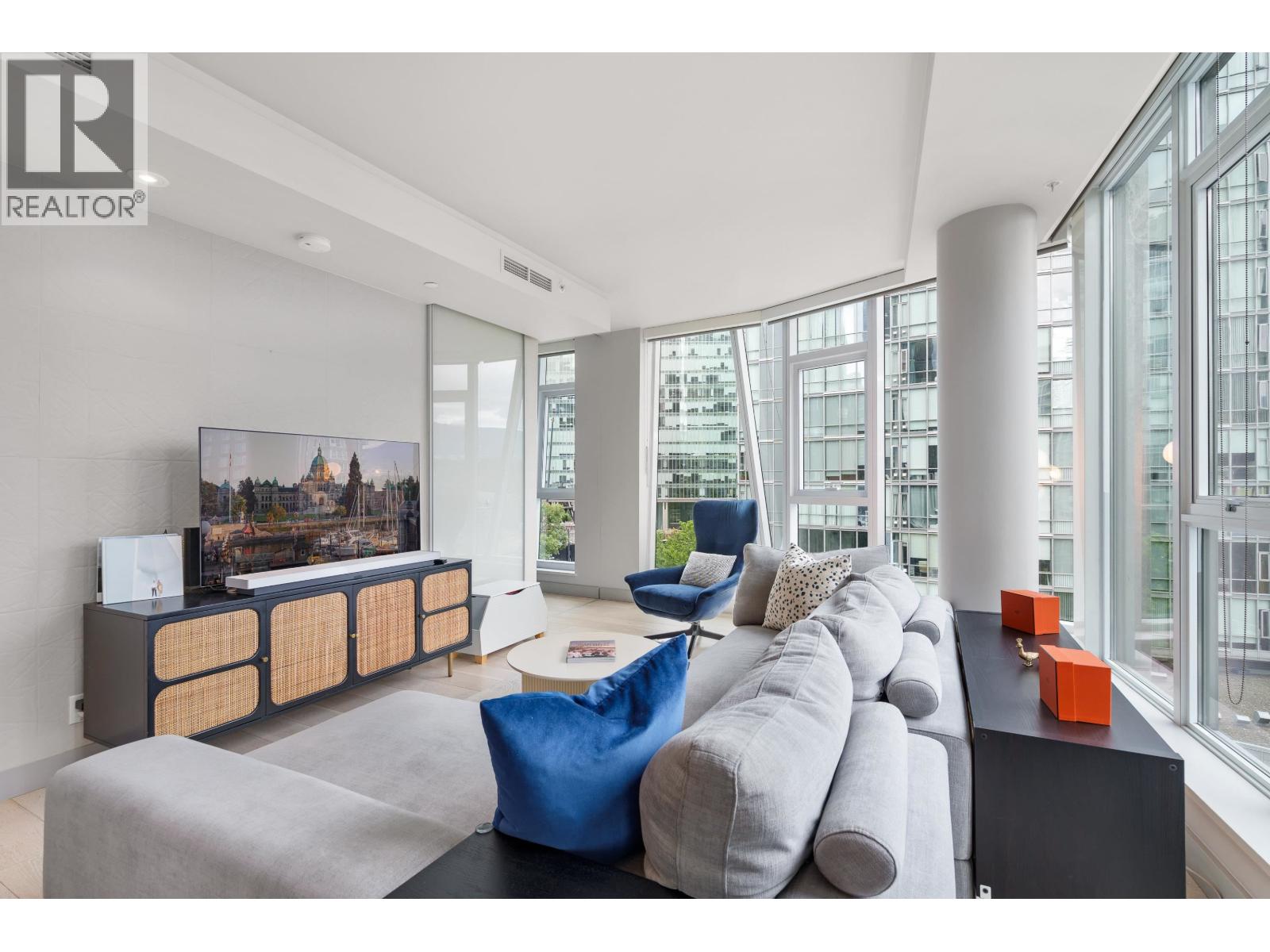 601 1499 W Pender Street, Vancouver, British Columbia  V6G 0A7 - Photo 3 - R3061142