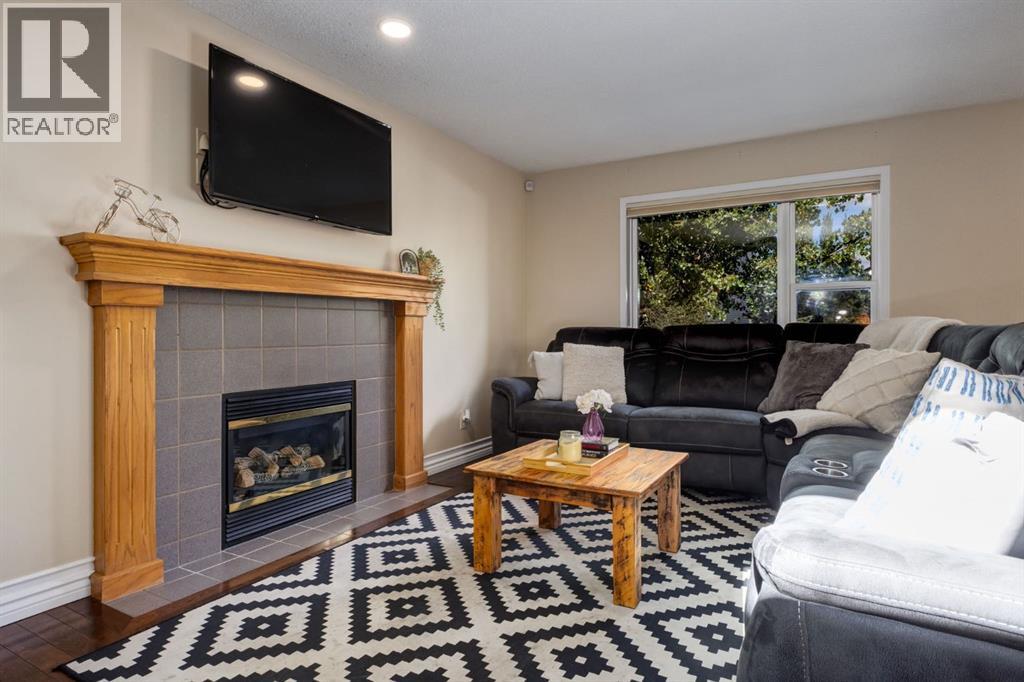 170 Bridlecreek Park Sw, Calgary, Alberta  T2Y 3P1 - Photo 3 - A2260050