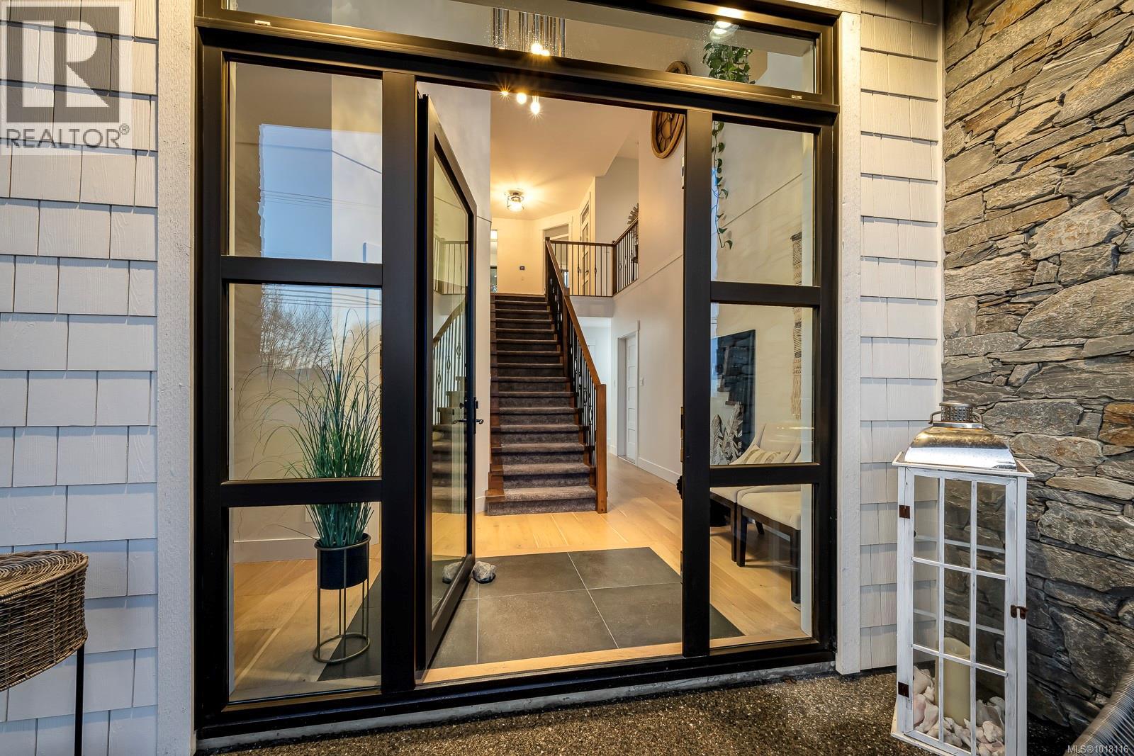 650 Lazo Rd, Comox, British Columbia  V9M 3V4 - Photo 6 - 1018116