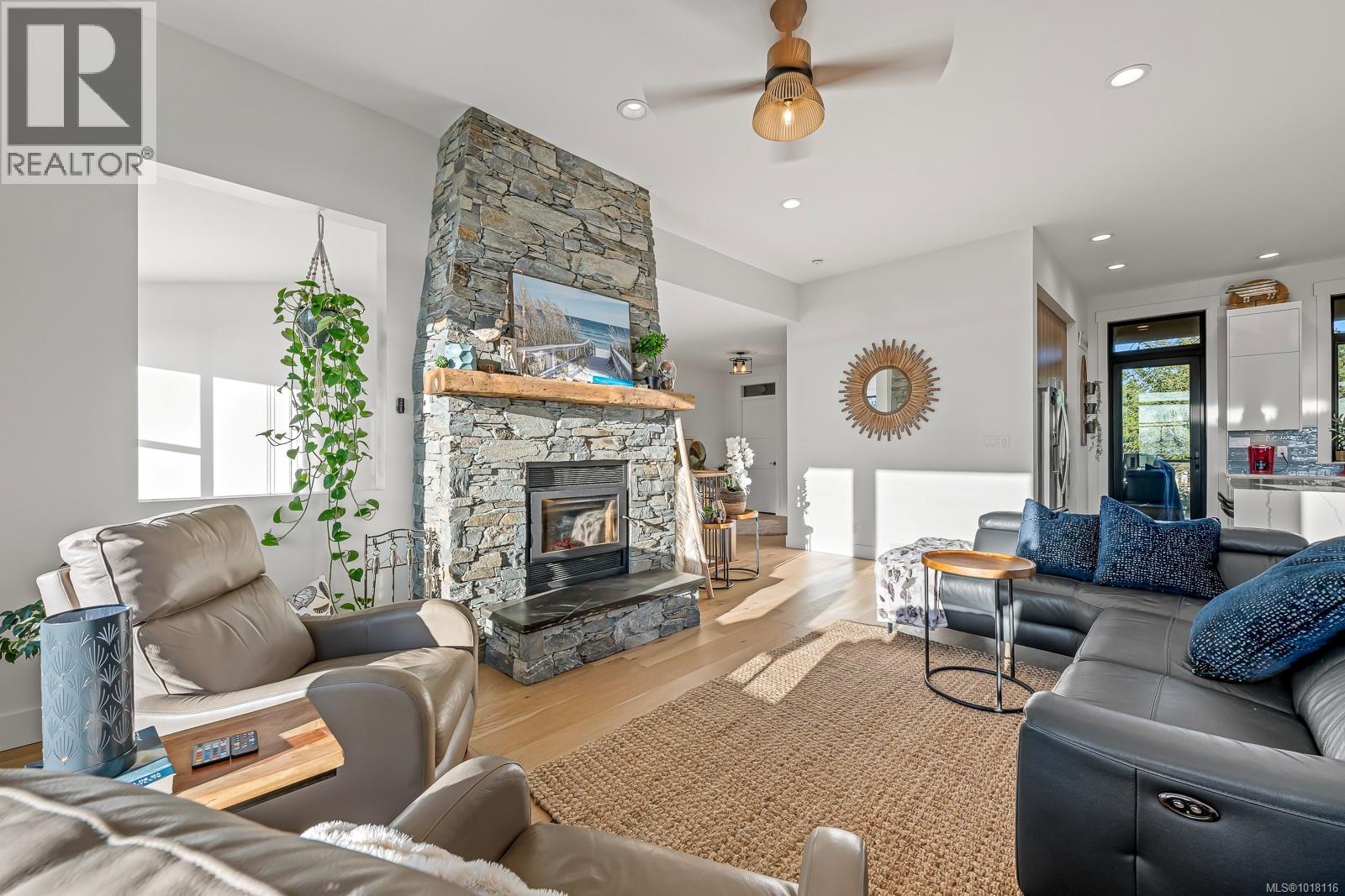650 Lazo Rd, Comox, British Columbia  V9M 3V4 - Photo 13 - 1018116
