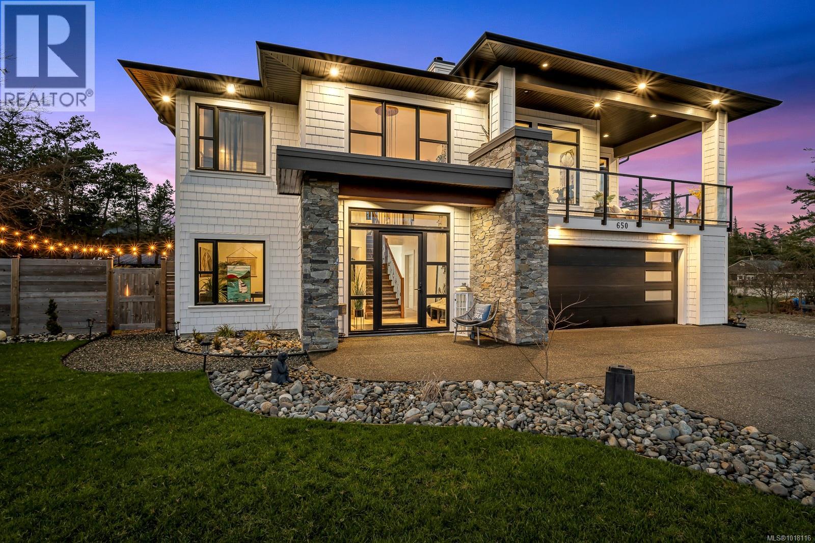650 Lazo Rd, Comox, British Columbia