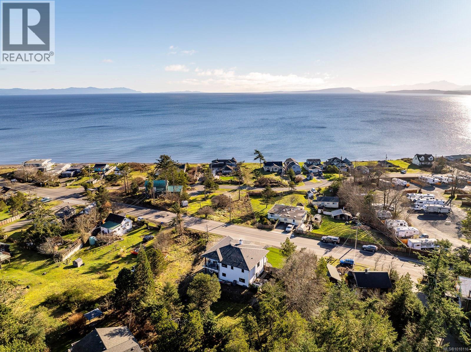 650 Lazo Rd, Comox, British Columbia  V9M 3V4 - Photo 2 - 1018116