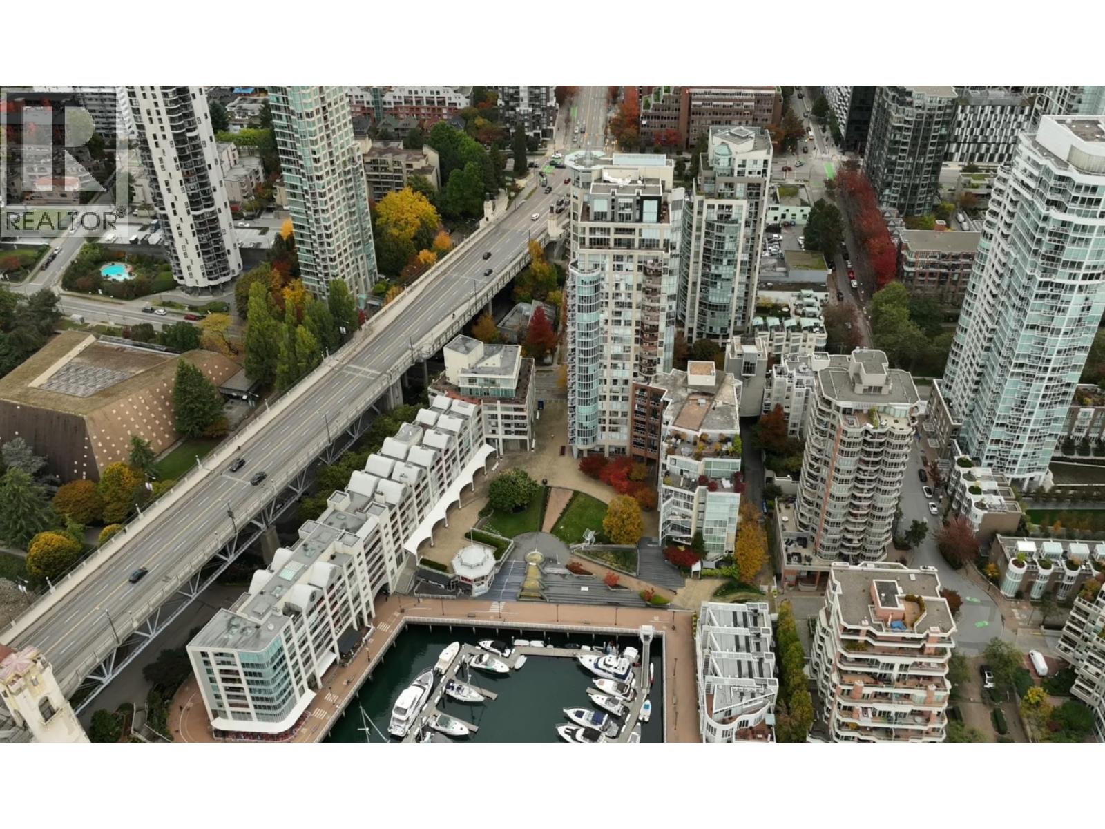 704 990 Beach Avenue, Vancouver, British Columbia  V6Z 2N9 - Photo 1 - R3060771