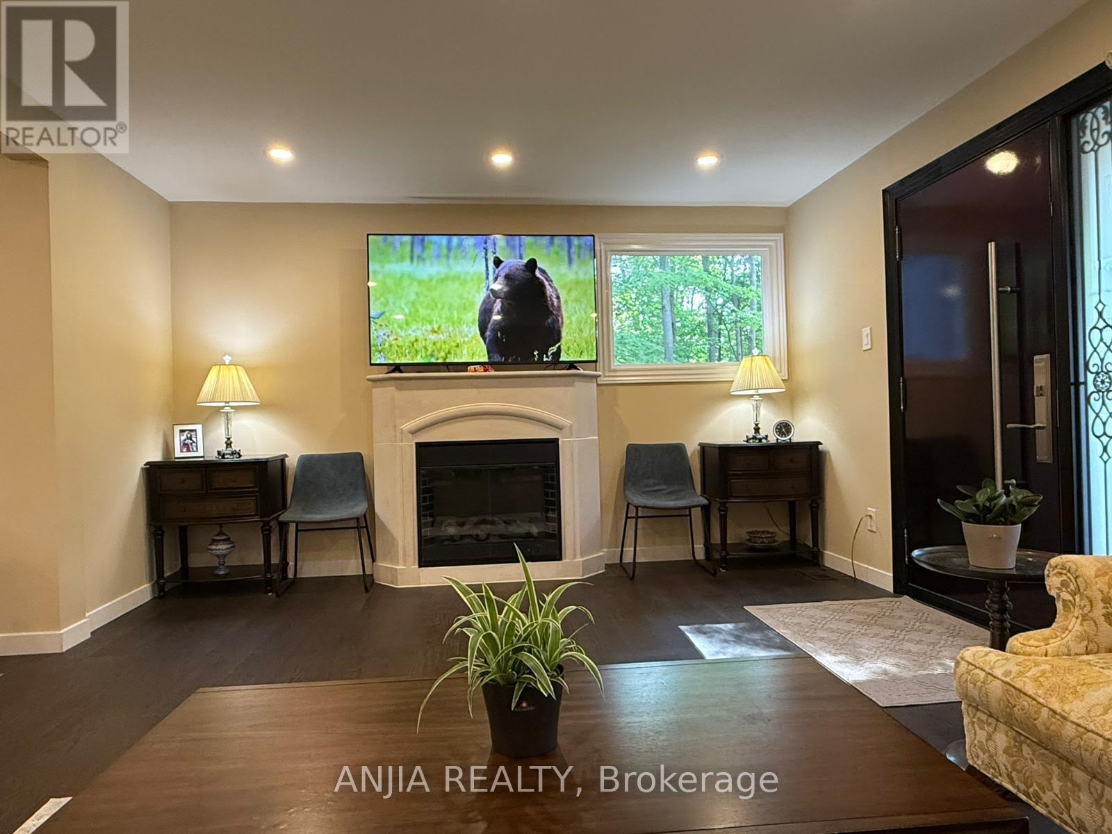 263 Queensville Side Road W, East Gwillimbury, Ontario  L9N 1A8 - Photo 13 - N12477133