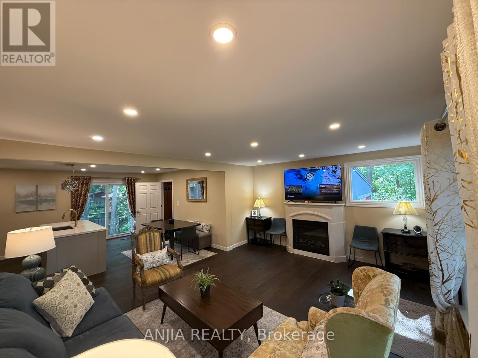 263 Queensville Side Road W, East Gwillimbury, Ontario  L9N 1A8 - Photo 14 - N12477133