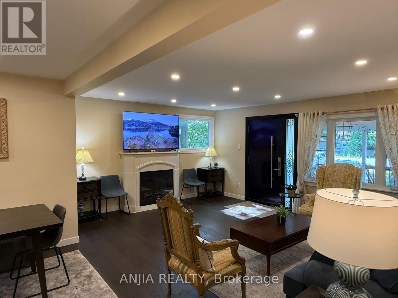 263 Queensville Side Road W, East Gwillimbury, Ontario  L9N 1A8 - Photo 15 - N12477133