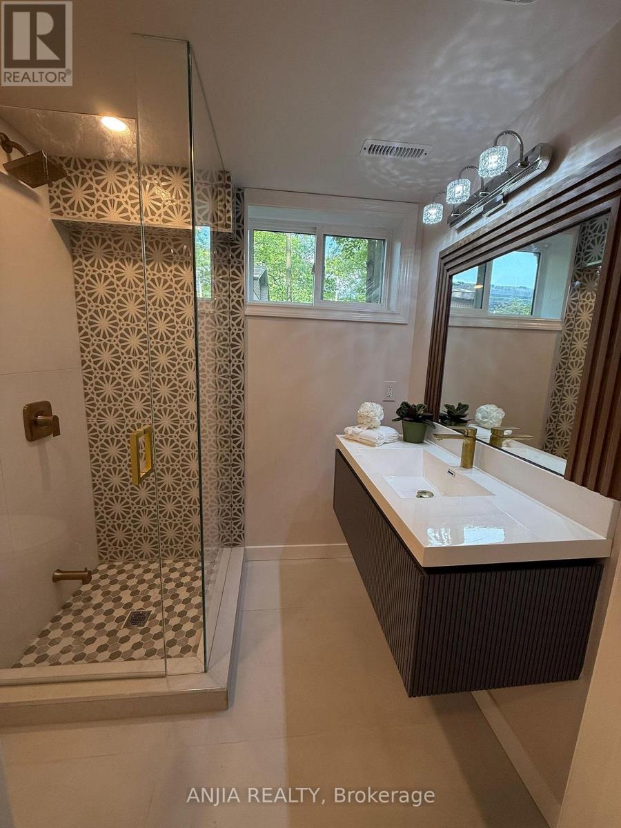 263 Queensville Side Road W, East Gwillimbury, Ontario  L9N 1A8 - Photo 18 - N12477133