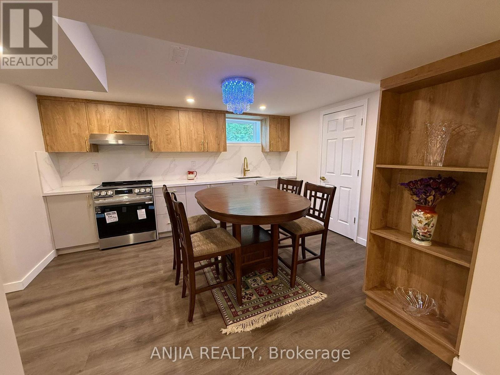263 Queensville Side Road W, East Gwillimbury, Ontario  L9N 1A8 - Photo 20 - N12477133