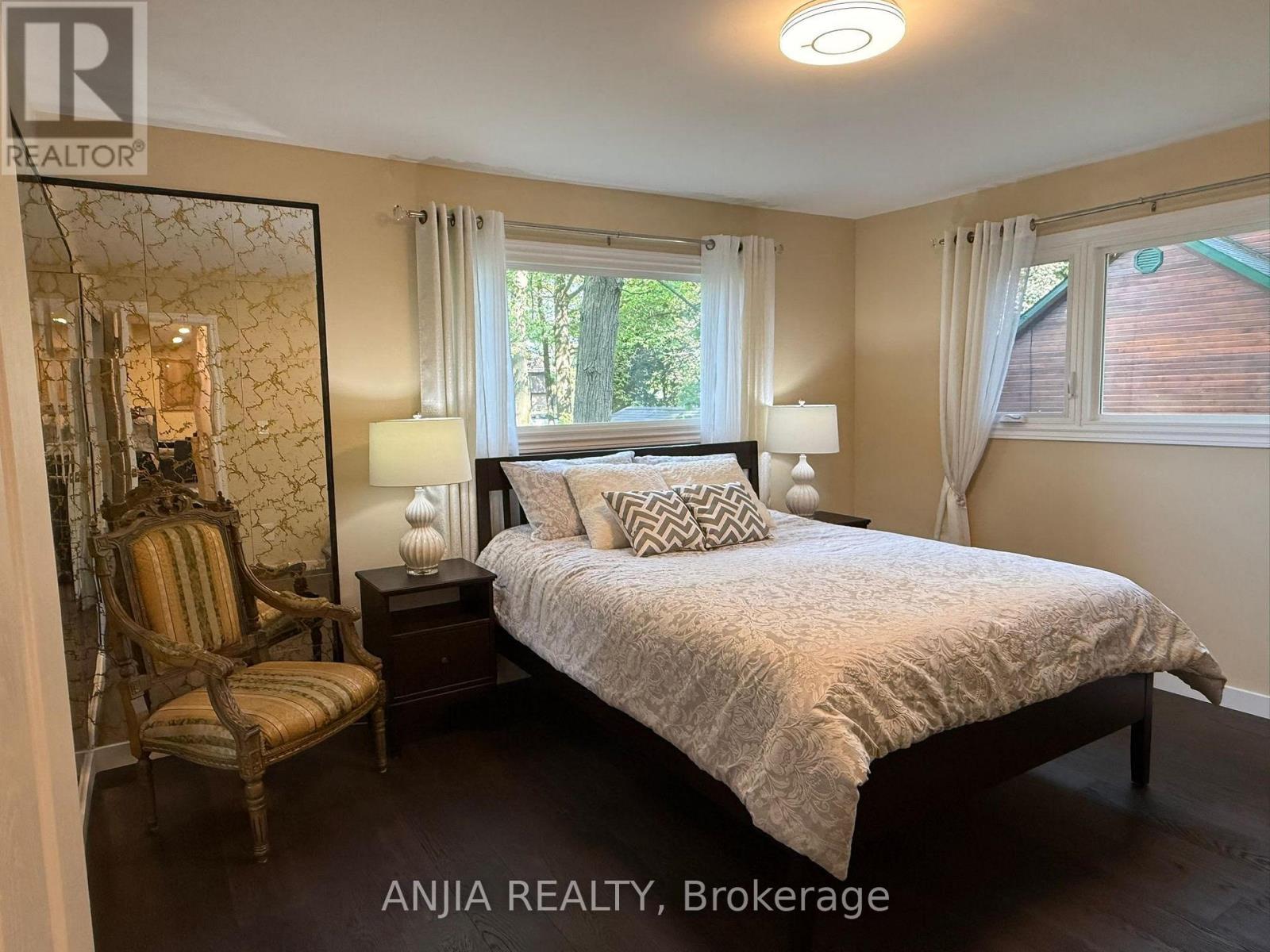 263 Queensville Side Road W, East Gwillimbury, Ontario  L9N 1A8 - Photo 21 - N12477133