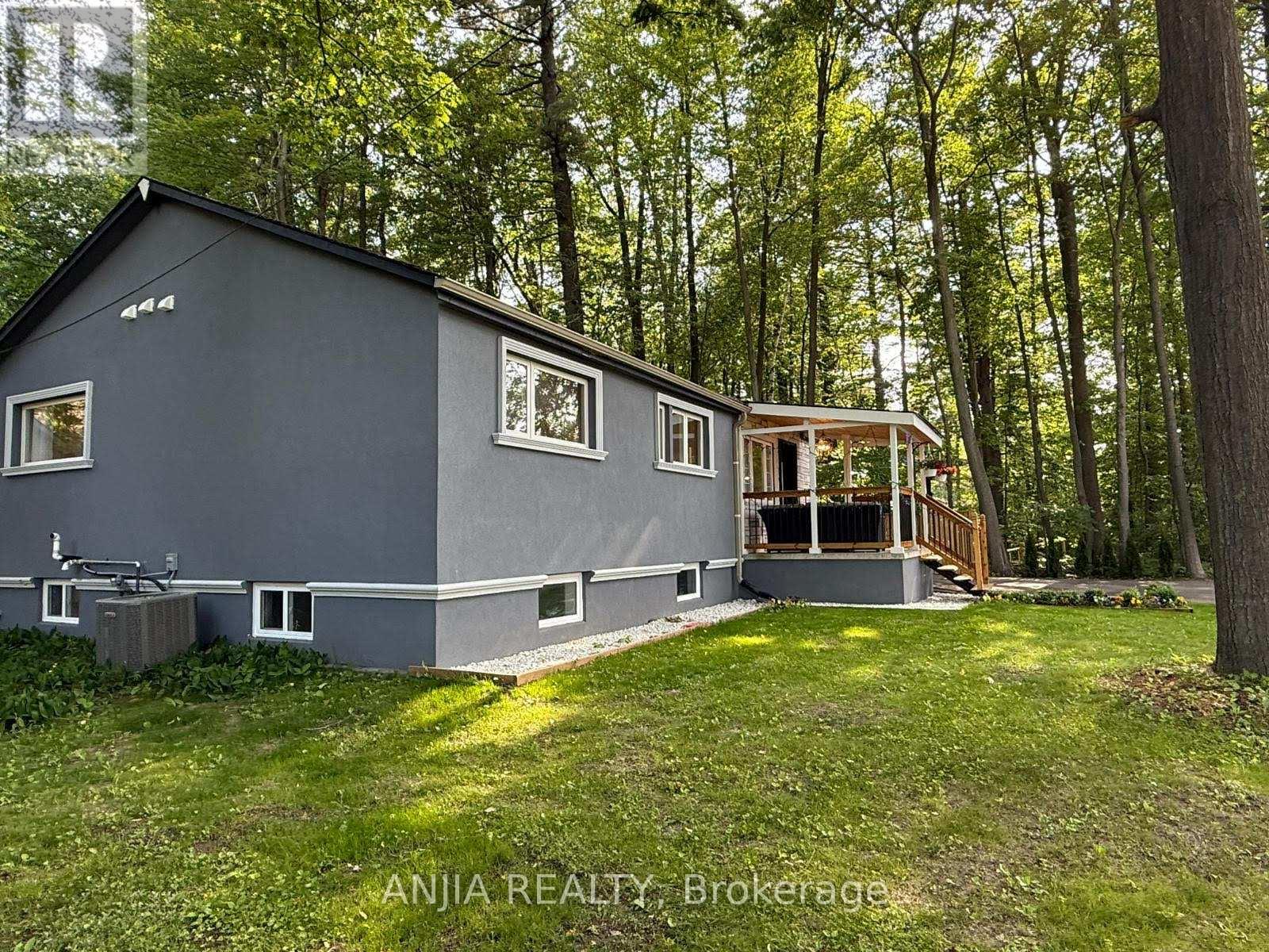 263 Queensville Side Road W, East Gwillimbury, Ontario  L9N 1A8 - Photo 4 - N12477133
