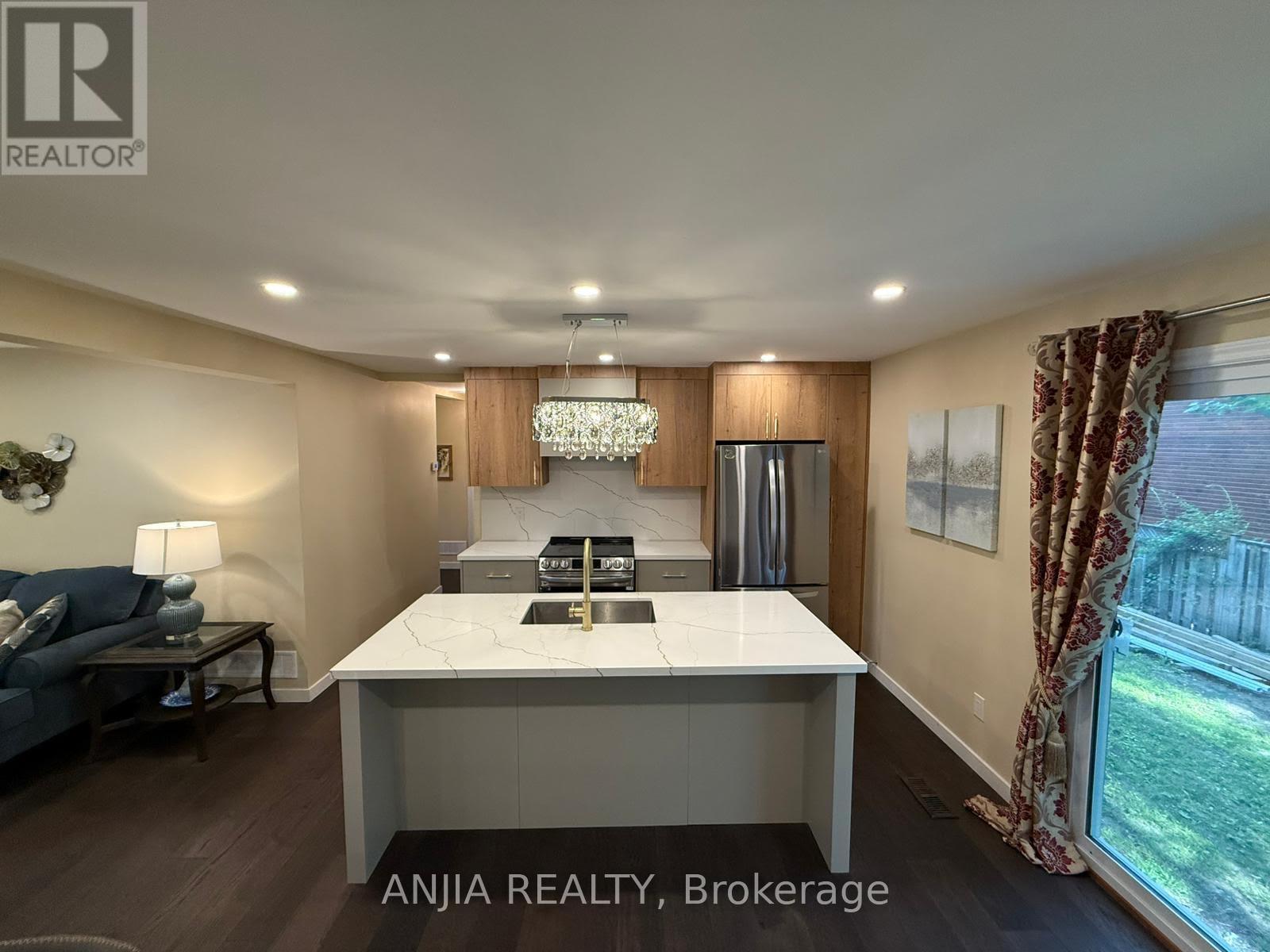 263 Queensville Side Road W, East Gwillimbury, Ontario  L9N 1A8 - Photo 7 - N12477133