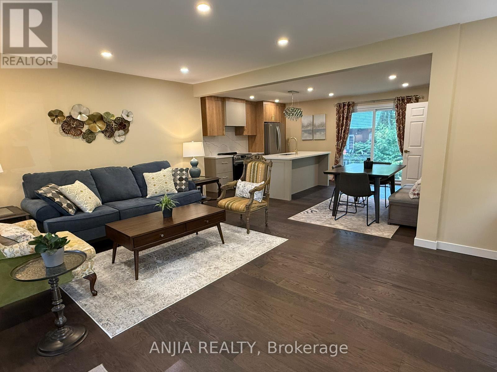 263 Queensville Side Road W, East Gwillimbury, Ontario  L9N 1A8 - Photo 9 - N12477133