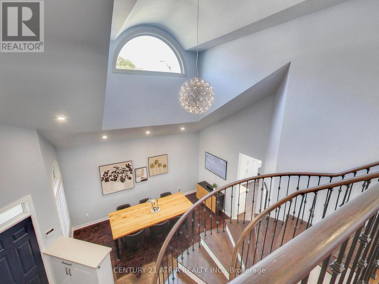 2 Whalen Court, Richmond Hill, Ontario  L4C 9T5 - Photo 16 - N12477148