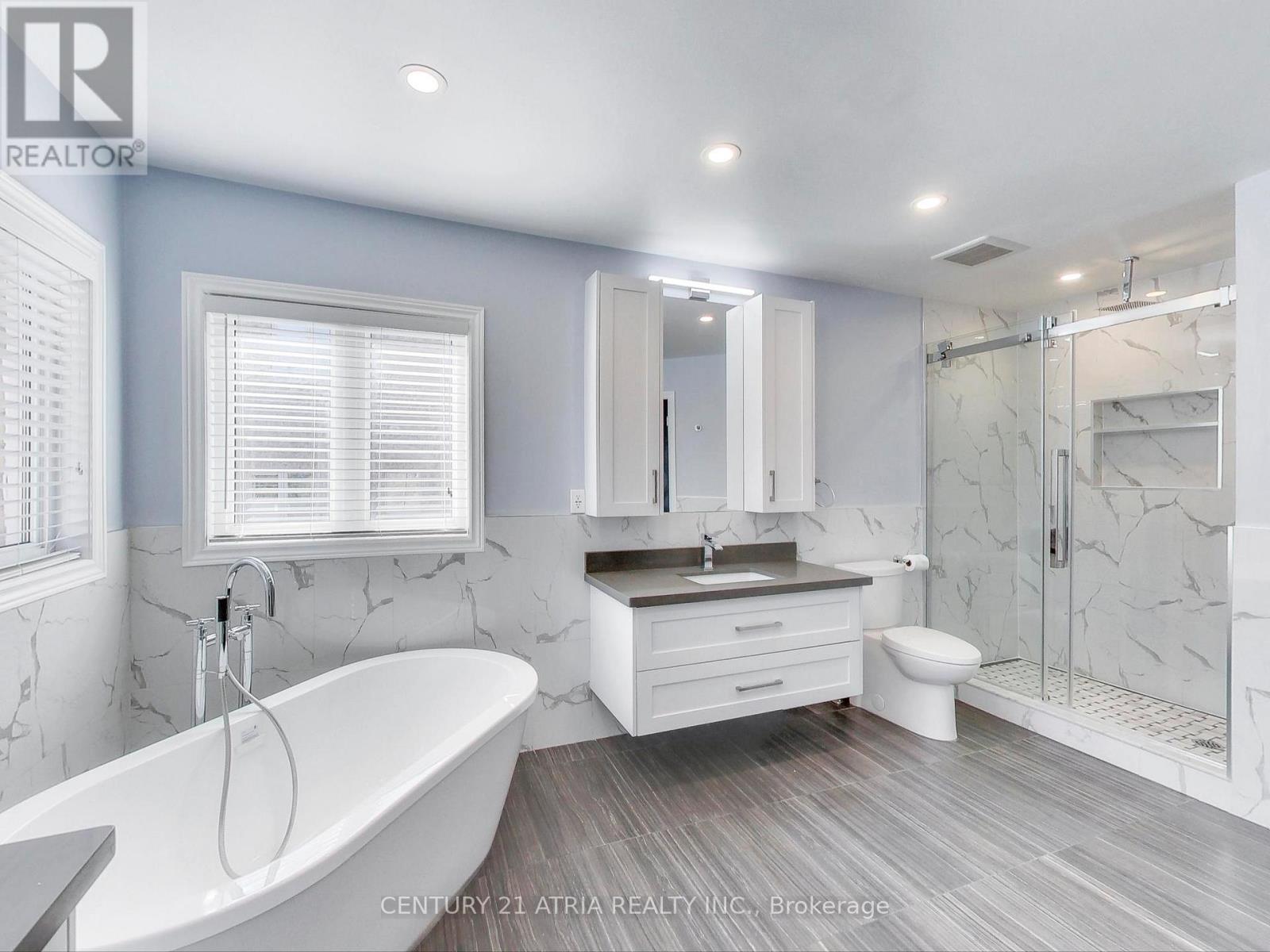2 Whalen Court, Richmond Hill, Ontario  L4C 9T5 - Photo 21 - N12477148