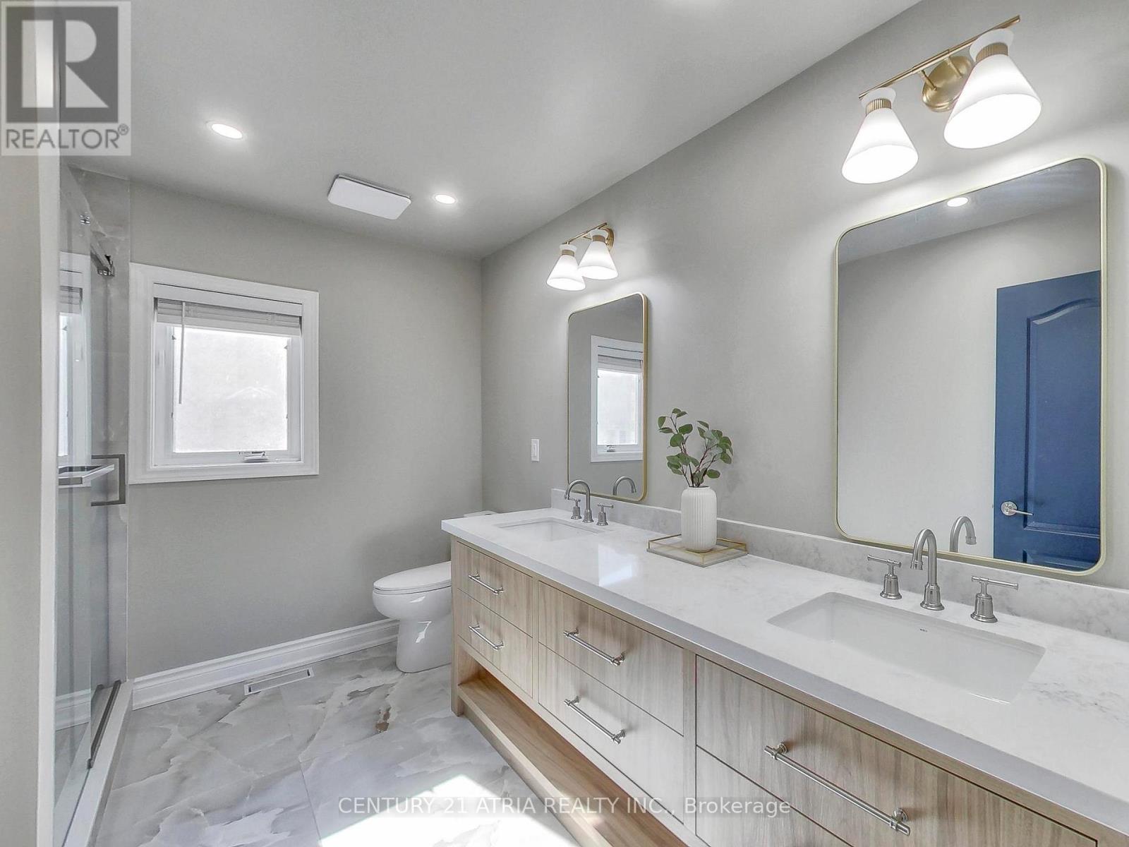 2 Whalen Court, Richmond Hill, Ontario  L4C 9T5 - Photo 26 - N12477148