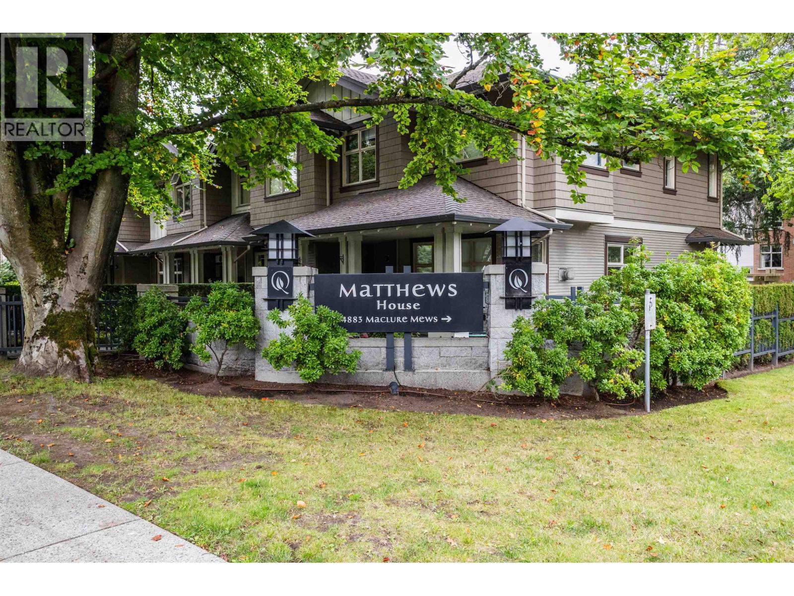 104 4883 Maclure Mews, Vancouver, British Columbia  V6J 5M8 - Photo 2 - R3060011