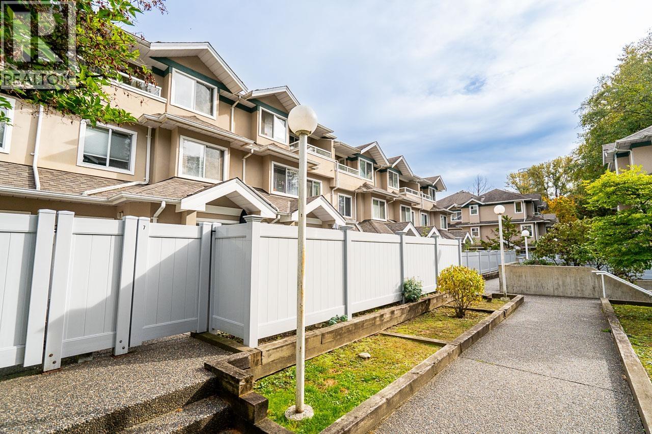 13 7128 18th Avenue, Burnaby, British Columbia  V3N 1H1 - Photo 3 - R3060885