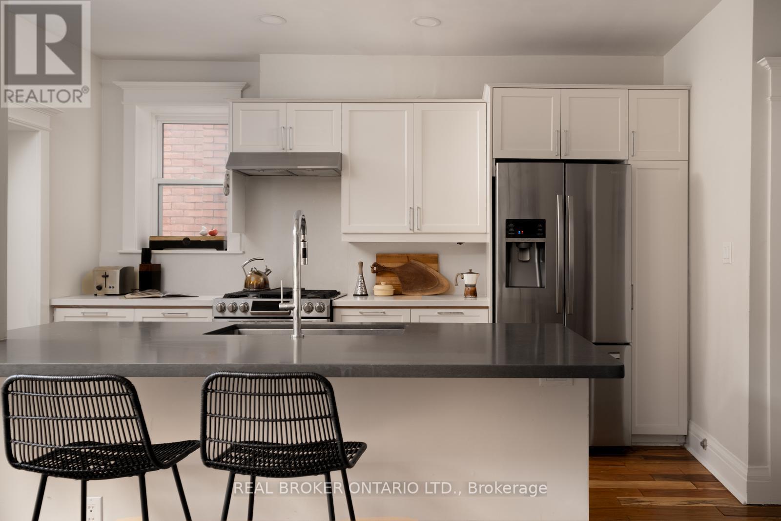 156 Galley Avenue, Toronto, Ontario  M6R 1H1 - Photo 6 - W12477131