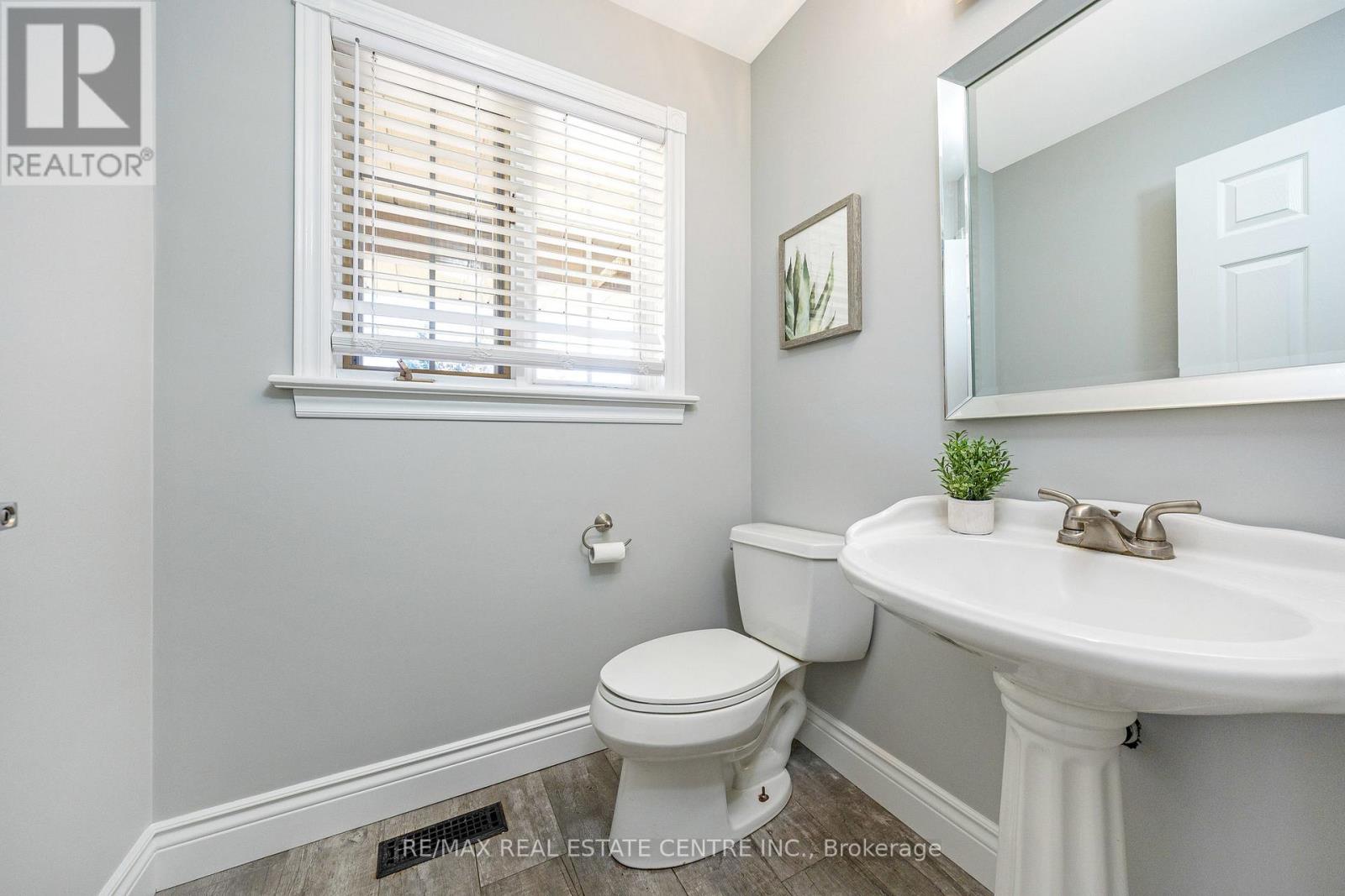 2255 Mohawk Trail, Milton, Ontario  L0P 1B0 - Photo 19 - W12477138