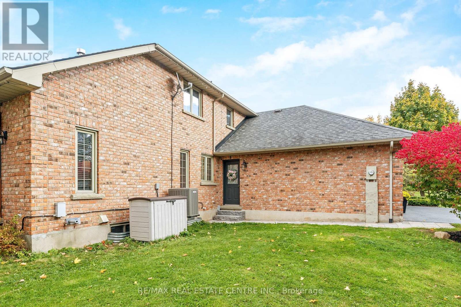 2255 Mohawk Trail, Milton, Ontario  L0P 1B0 - Photo 46 - W12477138