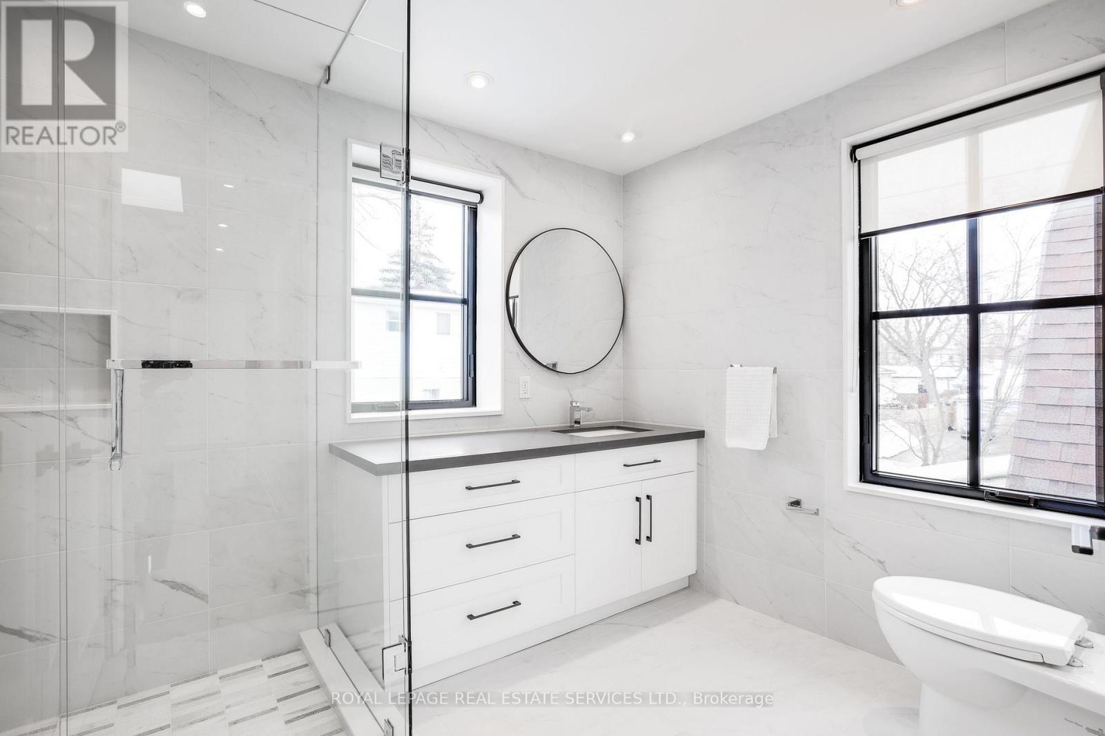 18 Milton Street, Toronto, Ontario  M8Y 2X5 - Photo 12 - W12477143