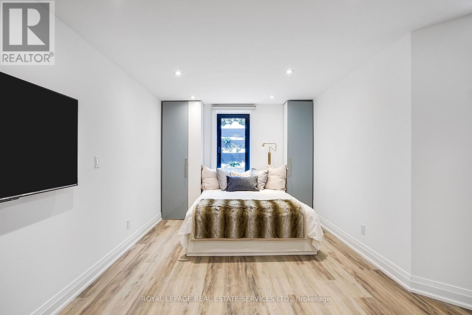 18 Milton Street, Toronto, Ontario  M8Y 2X5 - Photo 14 - W12477143