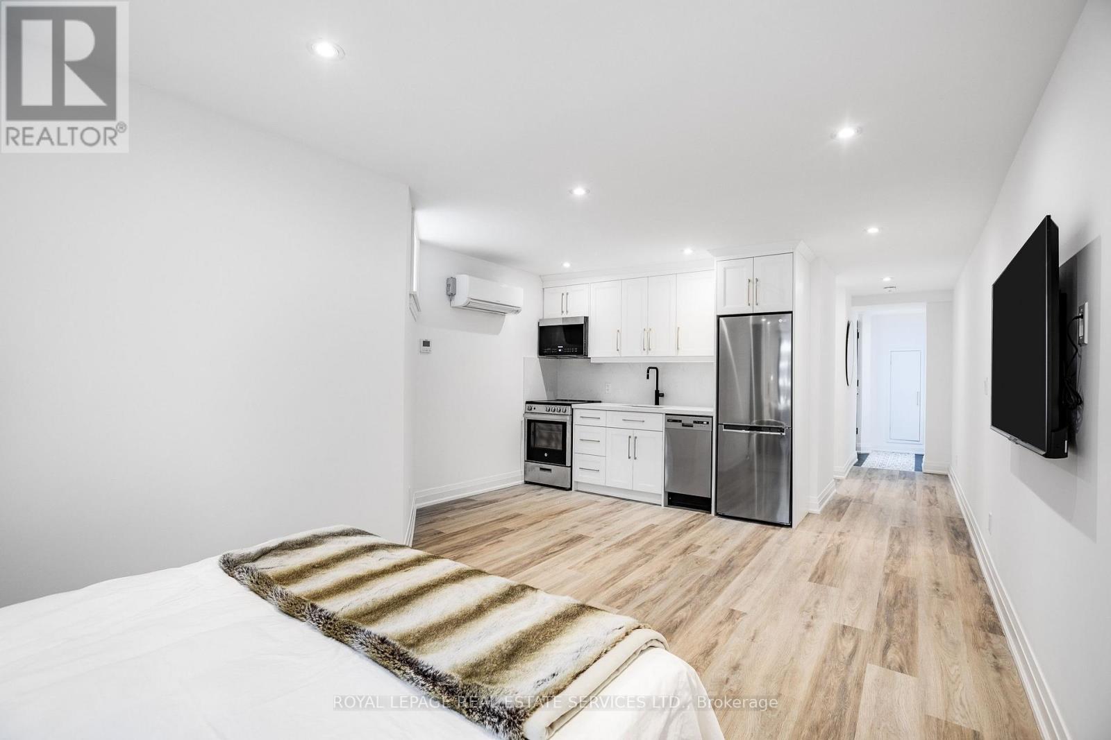 18 Milton Street, Toronto, Ontario  M8Y 2X5 - Photo 15 - W12477143