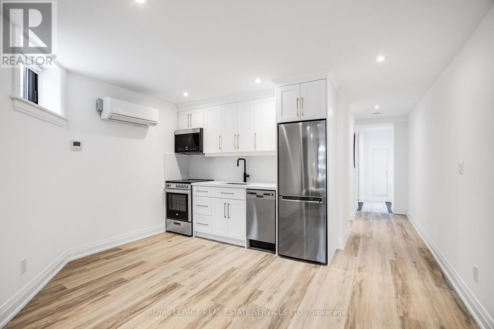 18 Milton Street, Toronto, Ontario  M8Y 2X5 - Photo 16 - W12477143
