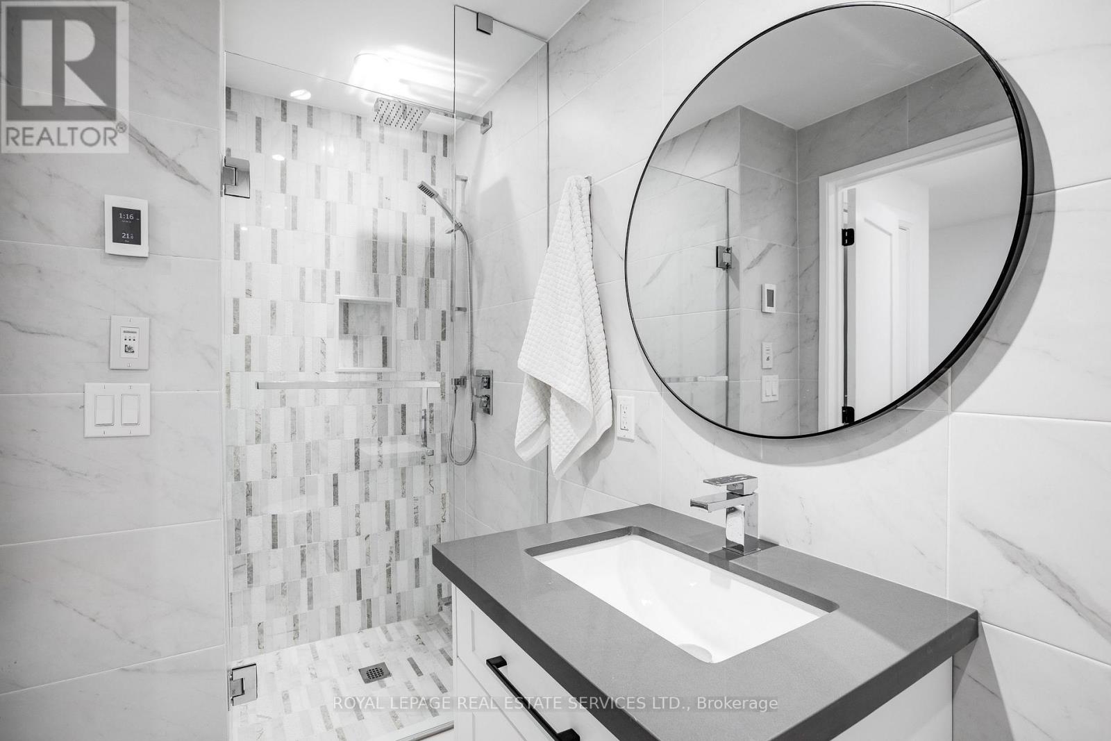18 Milton Street, Toronto, Ontario  M8Y 2X5 - Photo 18 - W12477143