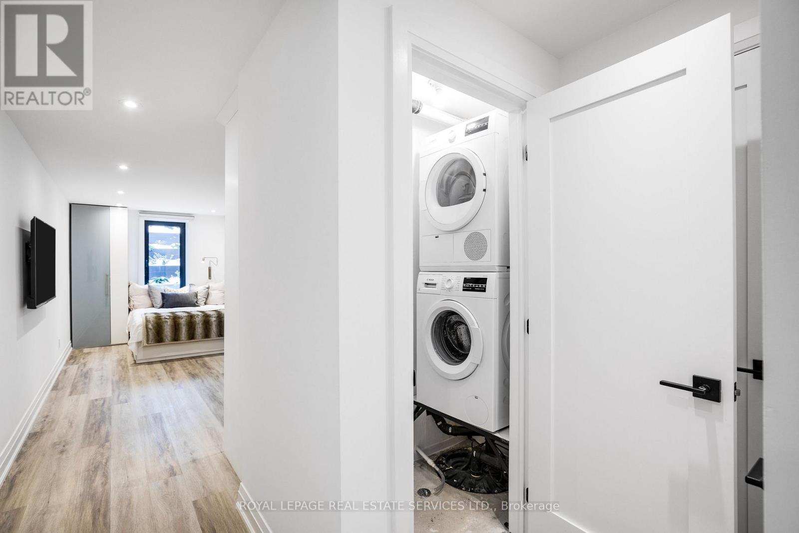 18 Milton Street, Toronto, Ontario  M8Y 2X5 - Photo 19 - W12477143