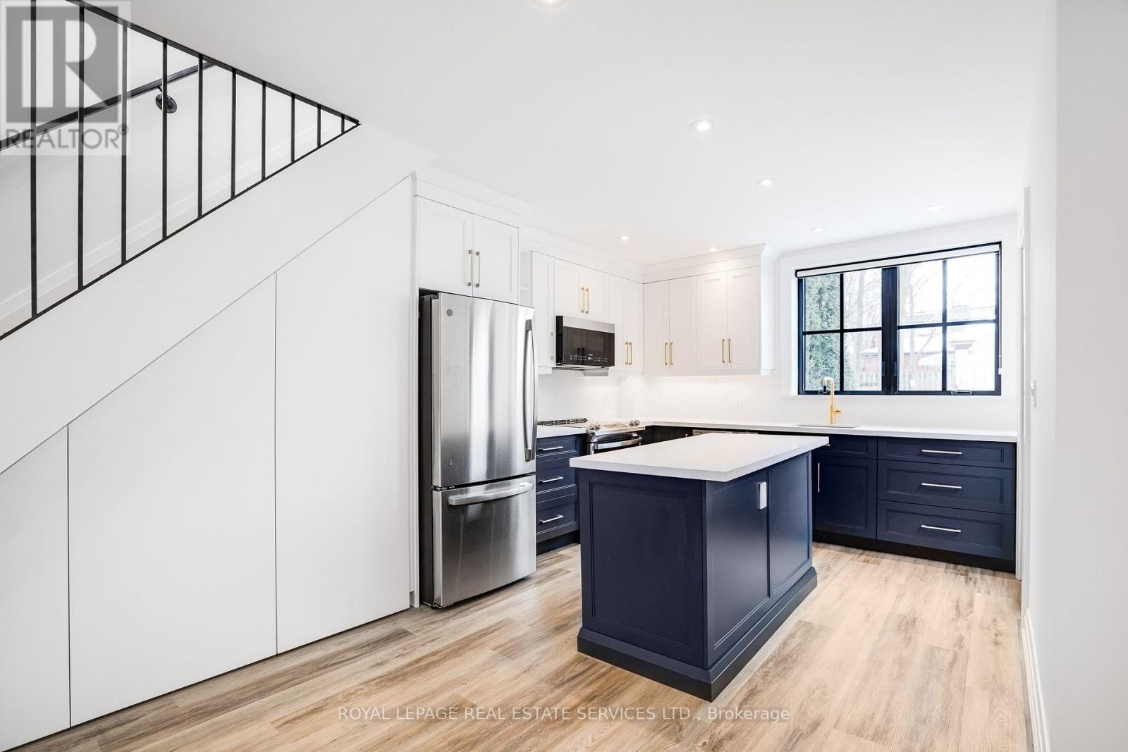 18 Milton Street, Toronto, Ontario  M8Y 2X5 - Photo 4 - W12477143