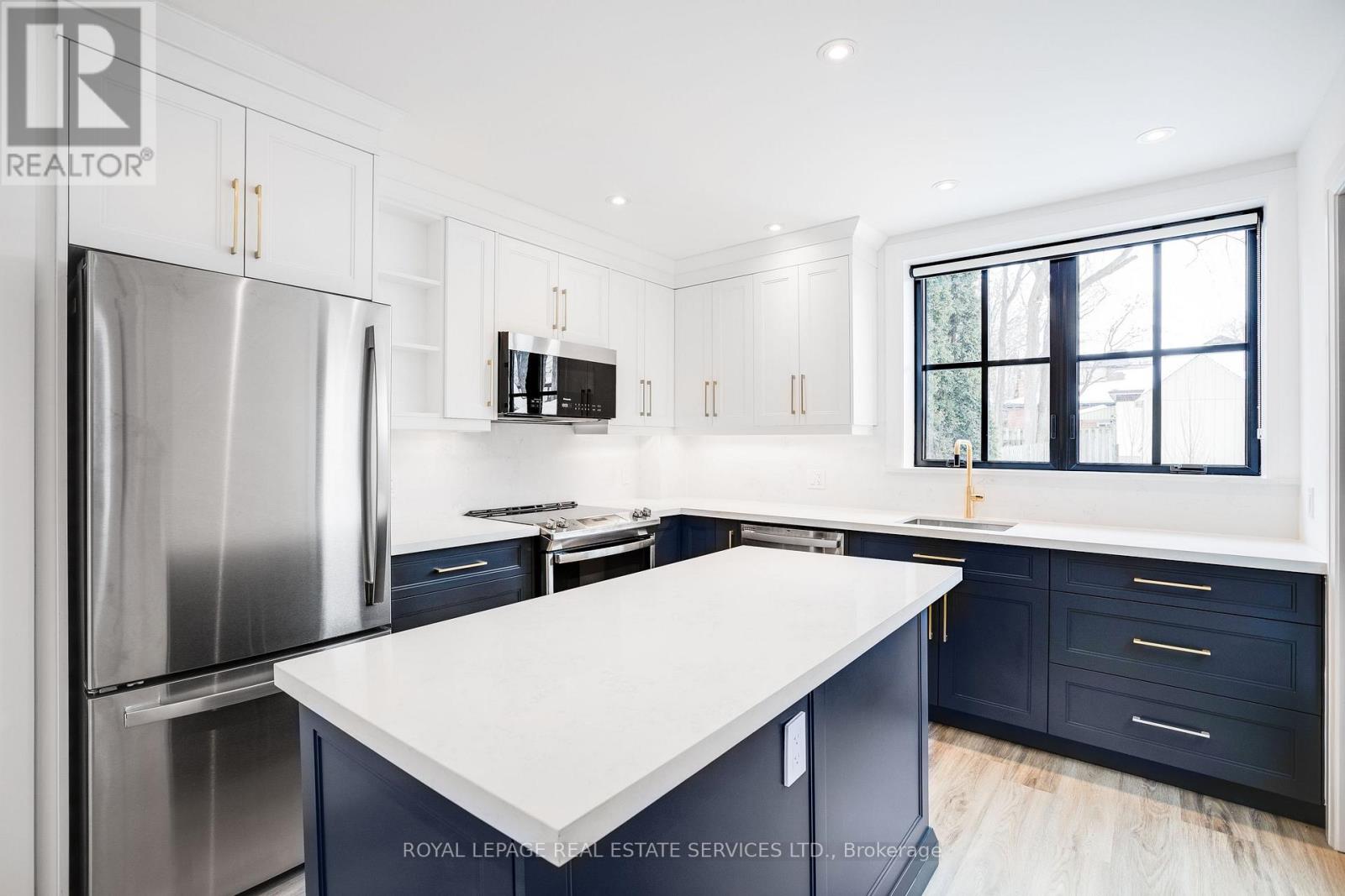 18 Milton Street, Toronto, Ontario  M8Y 2X5 - Photo 5 - W12477143