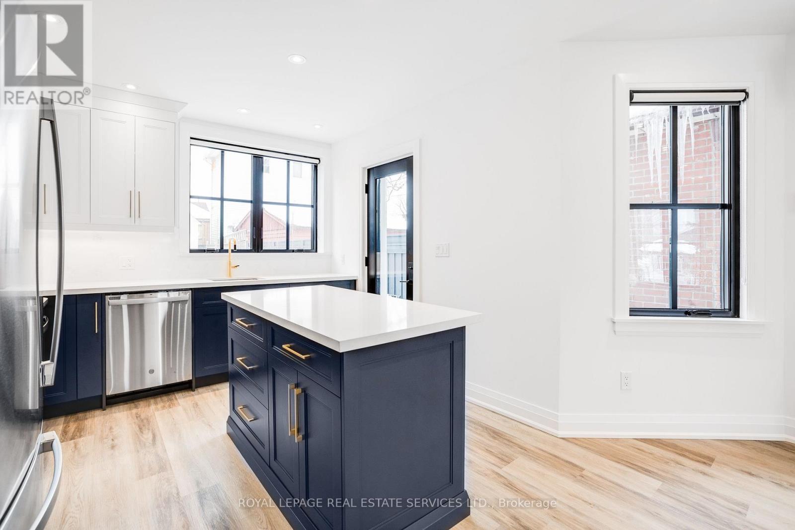 18 Milton Street, Toronto, Ontario  M8Y 2X5 - Photo 6 - W12477143