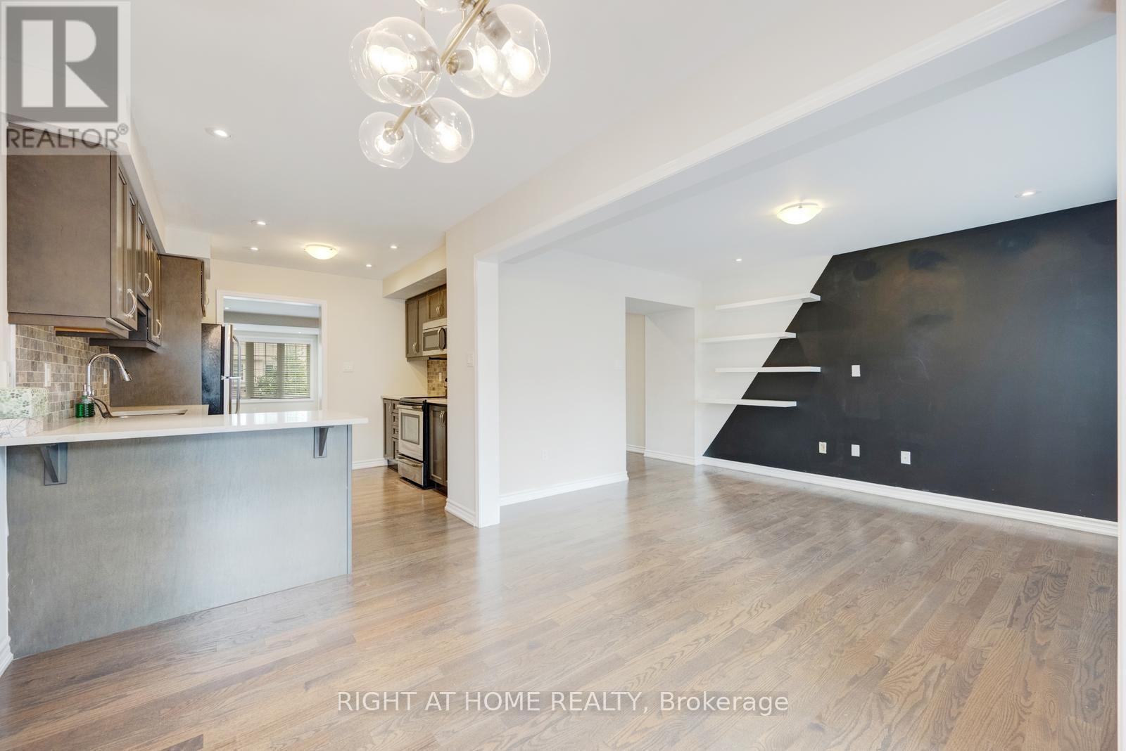 3082 Harbell Gate, Oakville, Ontario  L6M 0Z3 - Photo 17 - W12477156