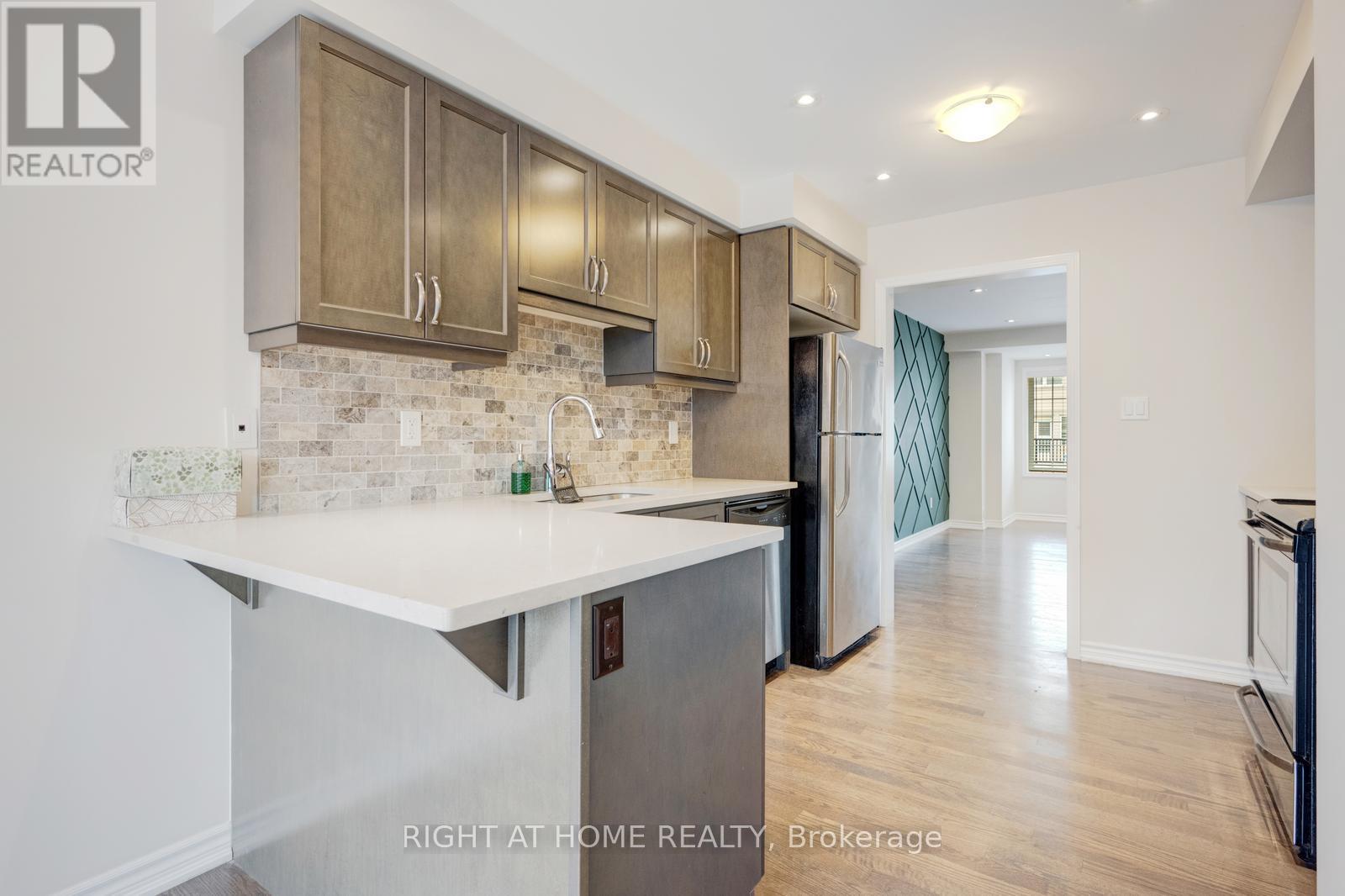 3082 Harbell Gate, Oakville, Ontario  L6M 0Z3 - Photo 18 - W12477156