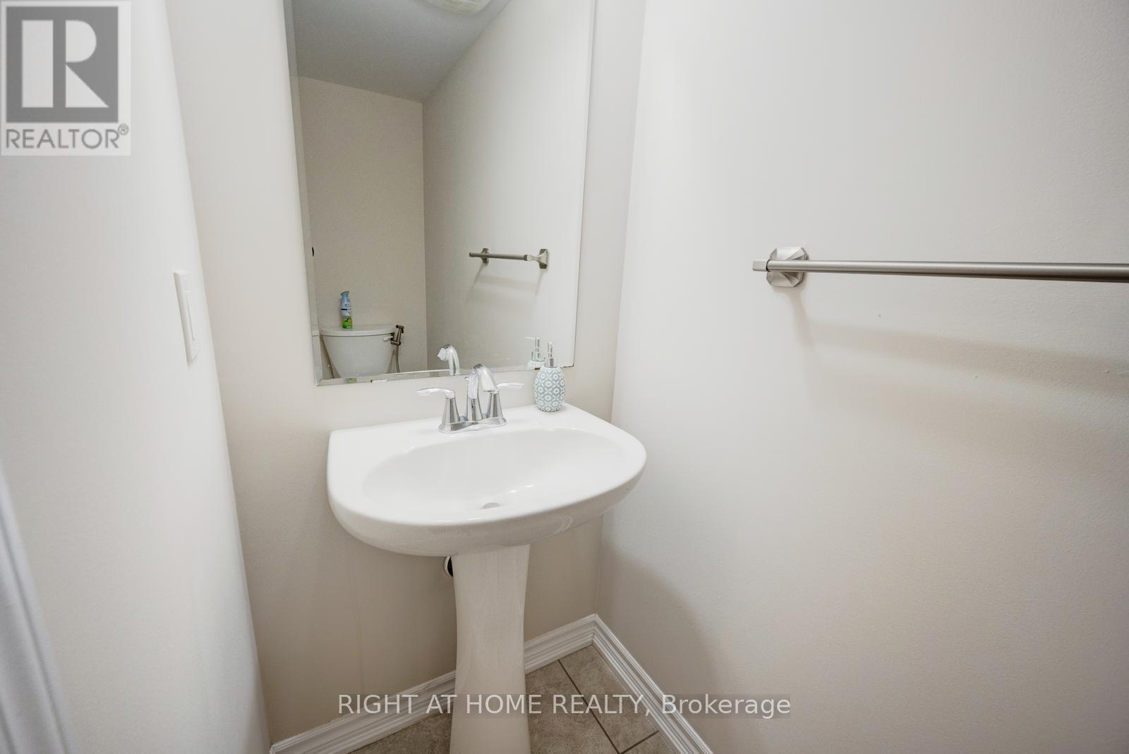 3082 Harbell Gate, Oakville, Ontario  L6M 0Z3 - Photo 29 - W12477156