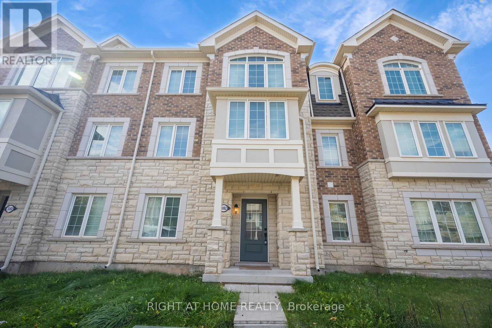 3082 Harbell Gate, Oakville, Ontario  L6M 0Z3 - Photo 3 - W12477156