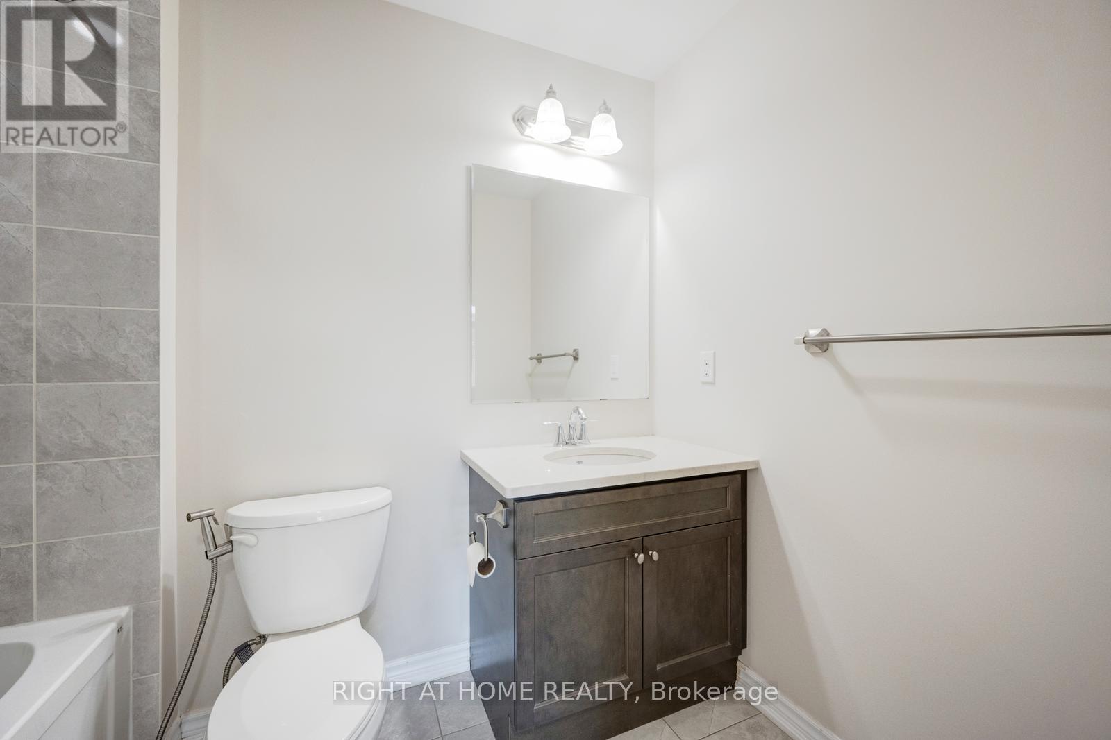 3082 Harbell Gate, Oakville, Ontario  L6M 0Z3 - Photo 36 - W12477156