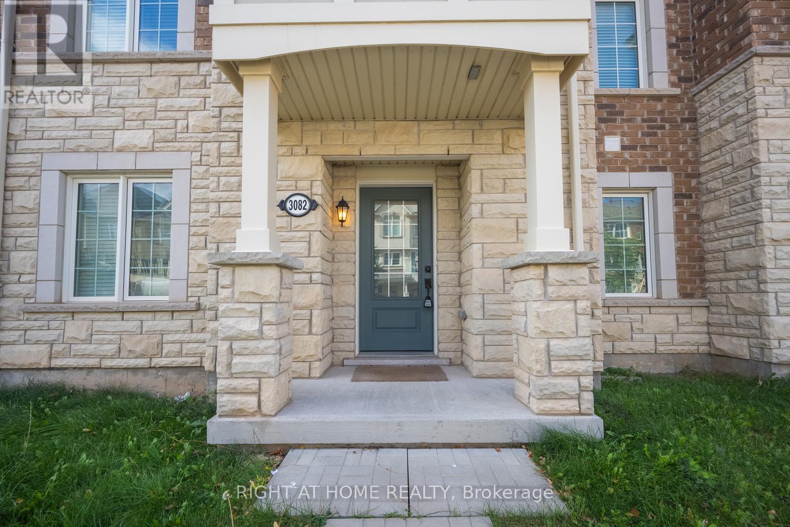 3082 Harbell Gate, Oakville, Ontario  L6M 0Z3 - Photo 4 - W12477156