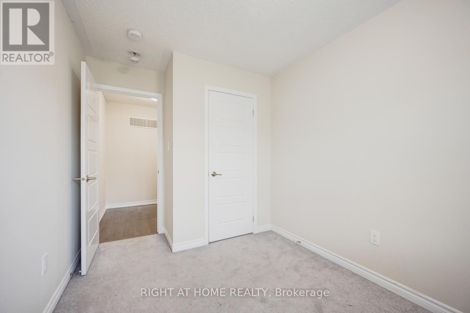 3082 Harbell Gate, Oakville, Ontario  L6M 0Z3 - Photo 47 - W12477156