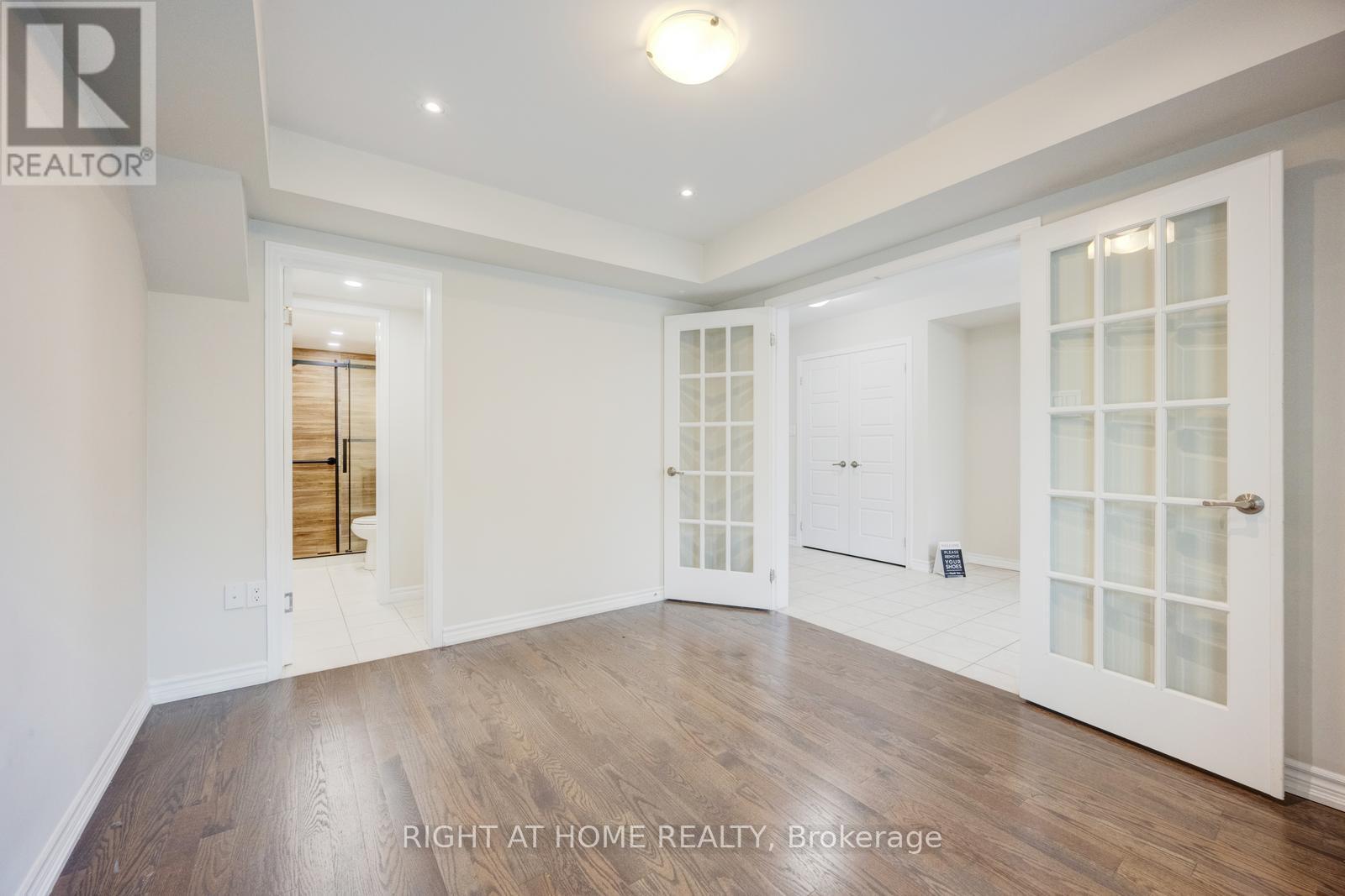 3082 Harbell Gate, Oakville, Ontario  L6M 0Z3 - Photo 7 - W12477156