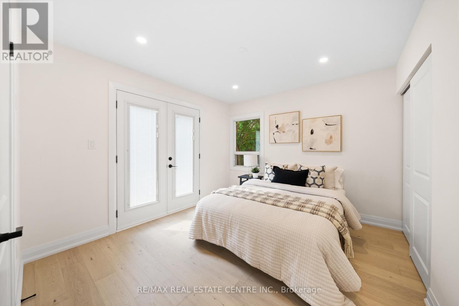 133 Inglewood Drive, Oakville, Ontario  L6K 1W8 - Photo 23 - W12477161