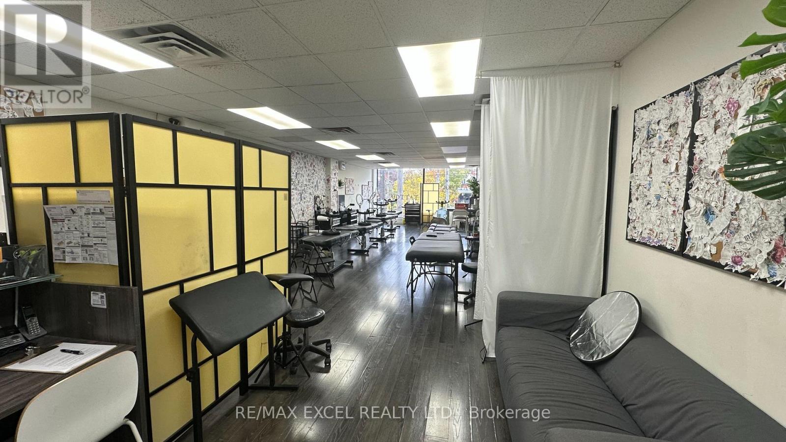 Upper Front Unit - 685 Queen Street W, Toronto, Ontario  M6J 1E6 - Photo 3 - C12477172