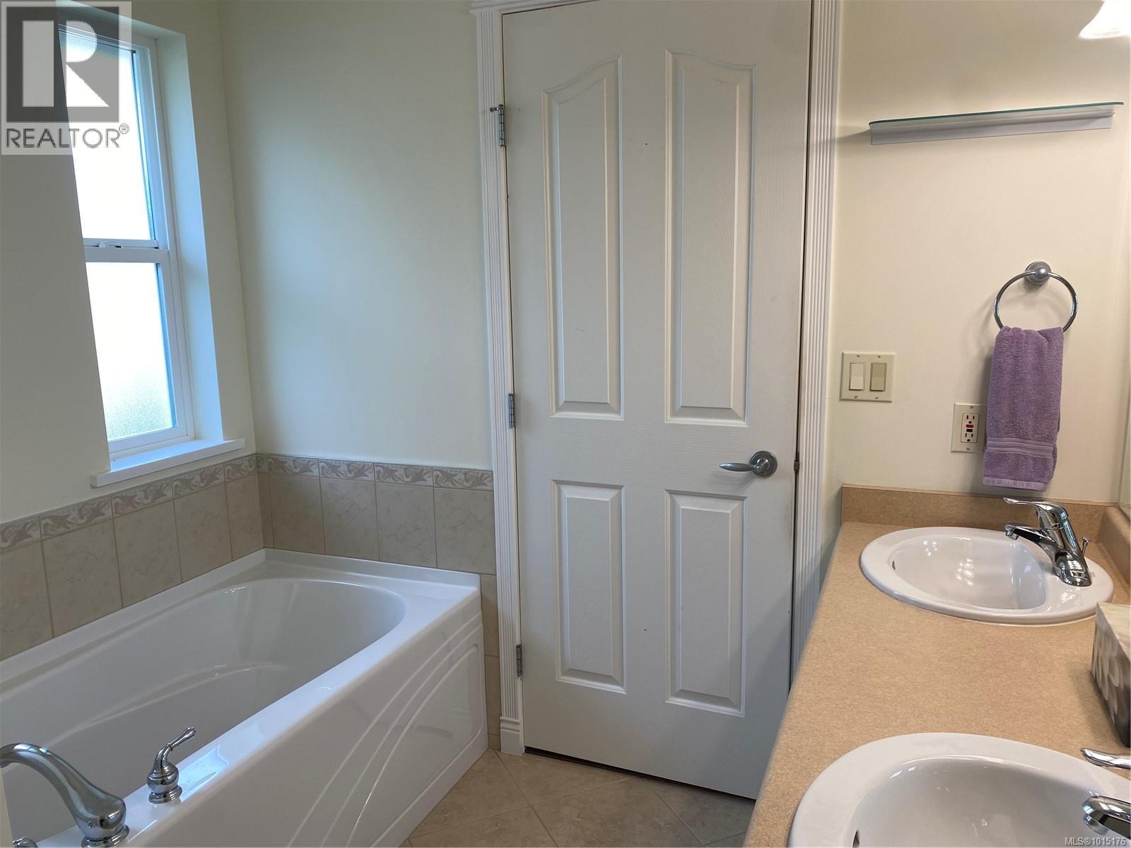 127 1919 St. Andrews Pl, Courtenay, British Columbia V9N 9J4 - Photo 34 - 1015176